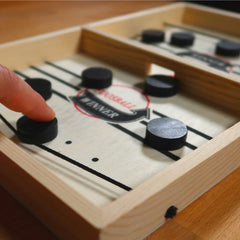 FoosballPuck - Be the first to get rid of all his discs!