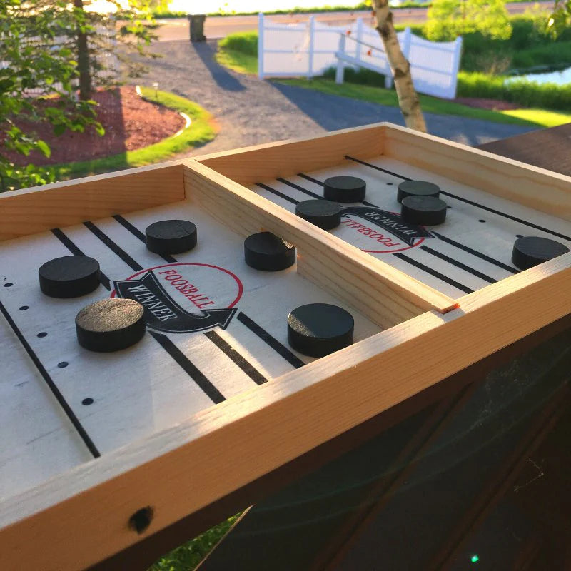 FoosballPuck - Be the first to get rid of all his discs!